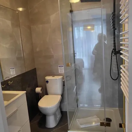 بيت ضيافة 100 M Od Morza Dziwnów